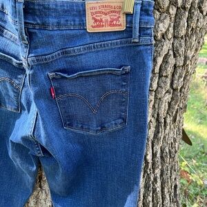 ⭐️Levi’s Midrise Skinny Jean in size 12